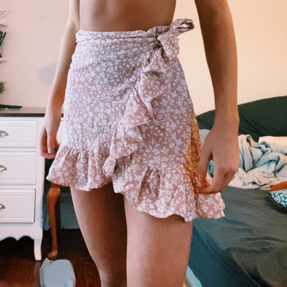 size: XS, color: pink, ties on the side